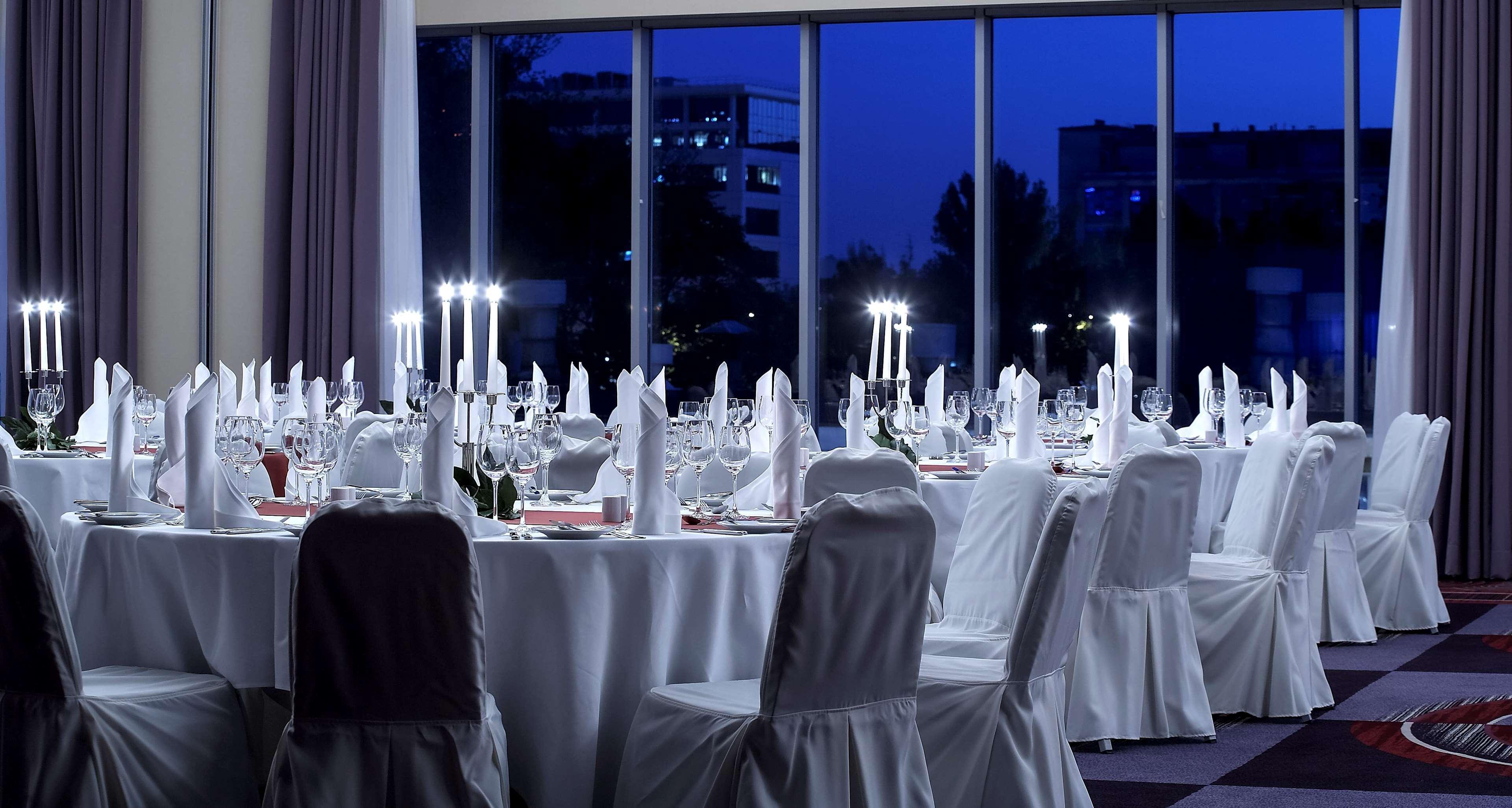 Hilton Warsaw City Hotel Restaurant photo